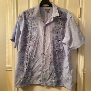 Men’s Hawaiian pattern button down shirt